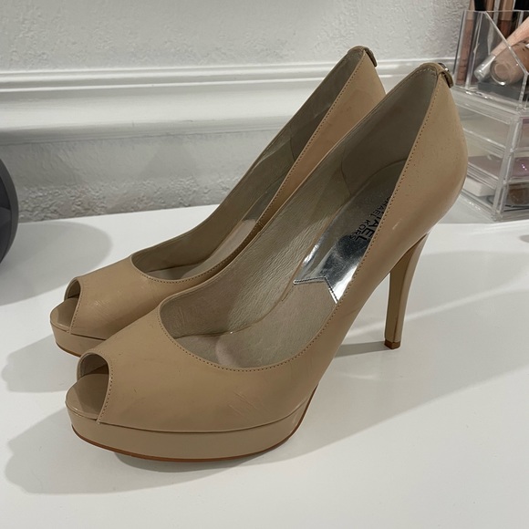 Michael Kors heels - Picture 1 of 3